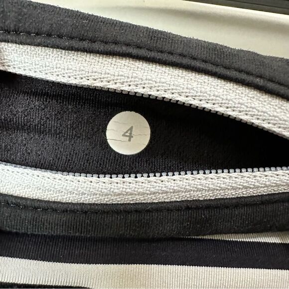 Lululemon Athletica Women’s Black and White Leggings with Striped Accents Size 4 - Picture 4 of 4